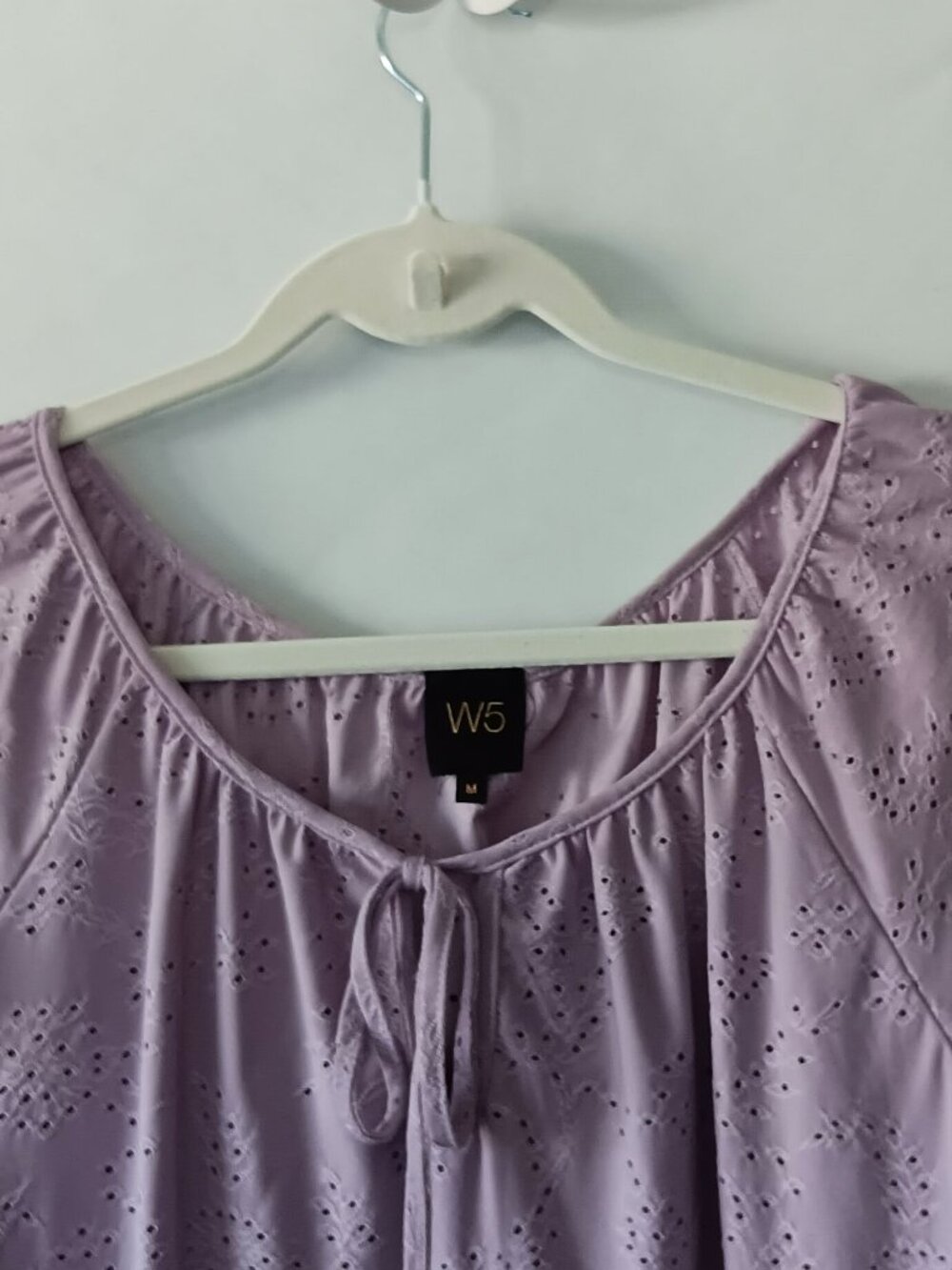 W5 Lavender Eyelet Lace Blouse Size M - Picture 2 of 9